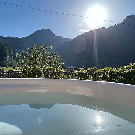 Romantic Private Superior Swiss Chalet With Hottub Lungern Bagian luar foto