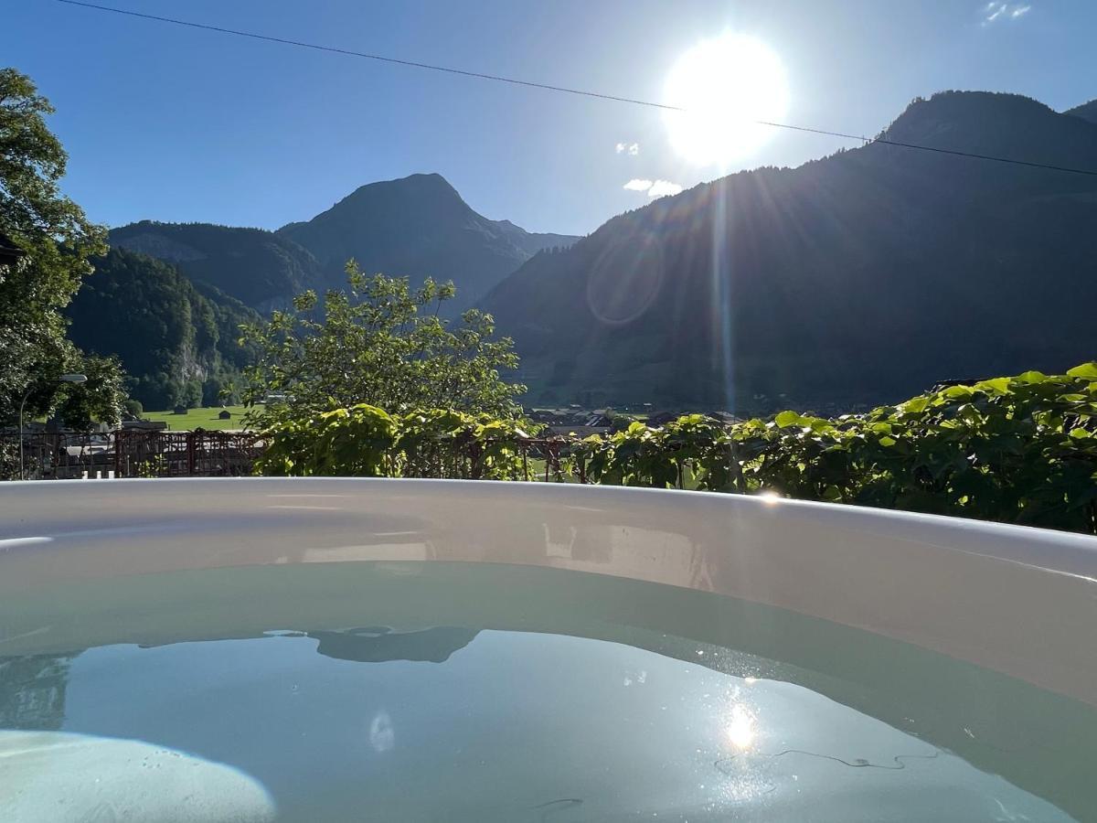 Romantic Private Superior Swiss Chalet With Hottub Lungern Bagian luar foto